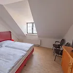 West An Der Sächsischen Weinstrasse 3*