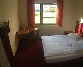 Hotel West An Der Saechsischen Weinstrasse