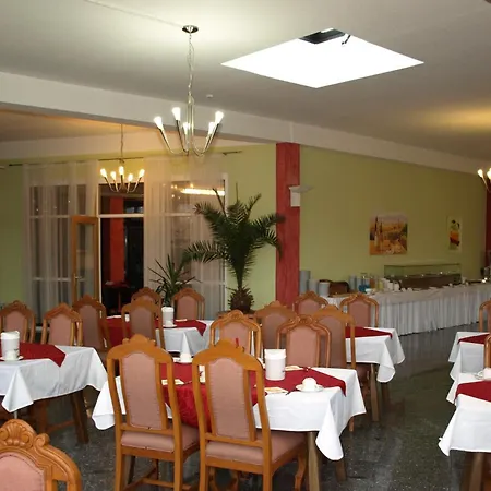 West An Der Saechsischen Weinstrasse Hotel 3*