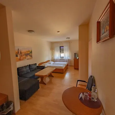 West An Der Saechsischen Weinstrasse