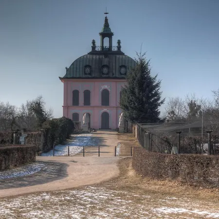 West An Der Saechsischen Weinstrasse Hotel