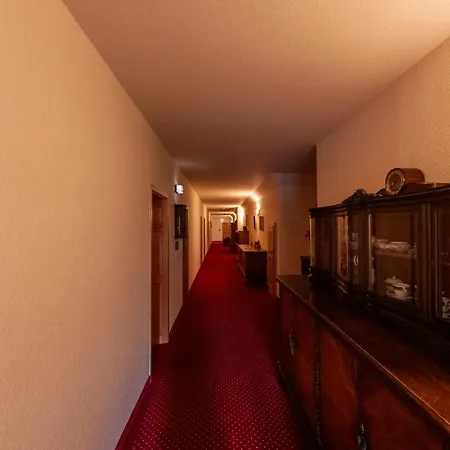 Отель West An Der Saechsischen Weinstrasse