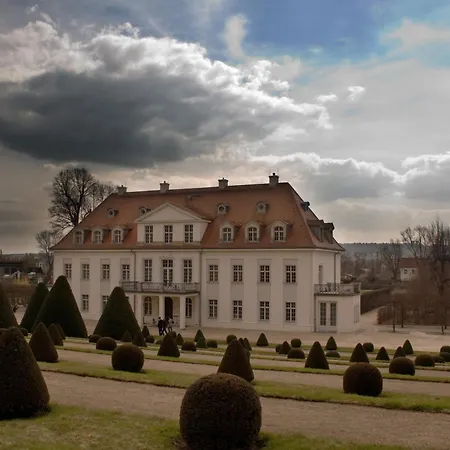 Отель West An Der Saechsischen Weinstrasse 3*