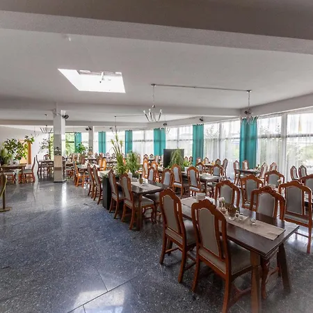 West An Der Saechsischen Weinstrasse Hotel 3*