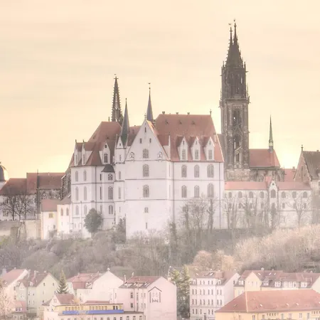 West An Der Saechsischen Weinstrasse Отель Радебойль