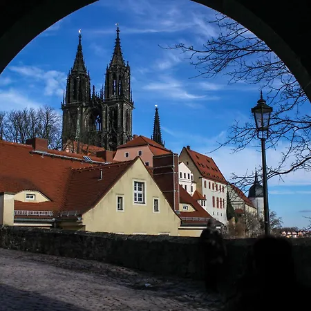 West An Der Saechsischen Weinstrasse Отель