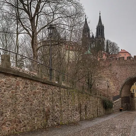 West An Der Saechsischen Weinstrasse Отель