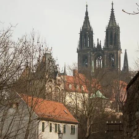 West An Der Saechsischen Weinstrasse