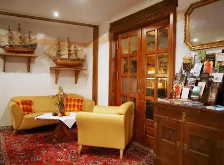 Hotel West An Der Saechsischen Weinstrasse 3*