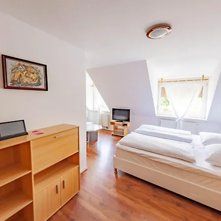 Hotel West An Der Saechsischen Weinstrasse Radebeul