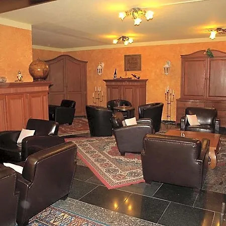 Hotel West An Der Saechsischen Weinstrasse