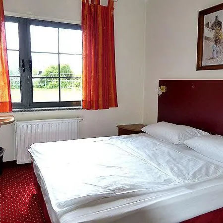 West An Der Saechsischen Weinstrasse