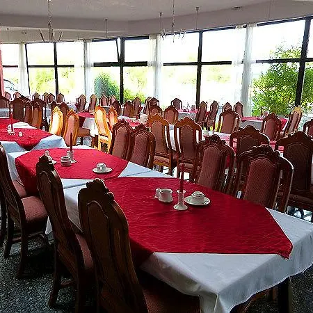 West An Der Saechsischen Weinstrasse Отель