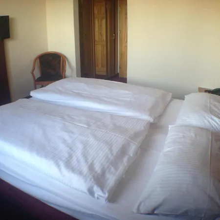 West An Der Saechsischen Weinstrasse 3*