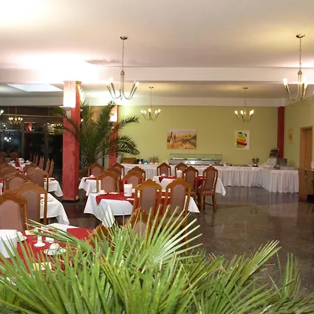 Hotel West An Der Saechsischen Weinstrasse