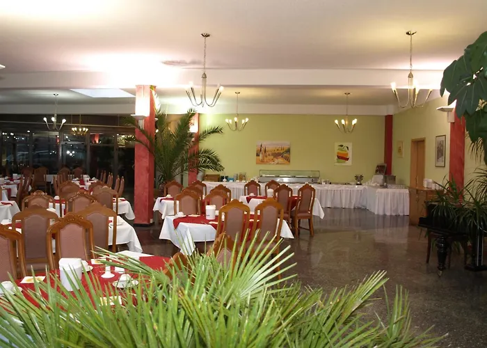 Hotel West An Der Saechsischen Weinstrasse